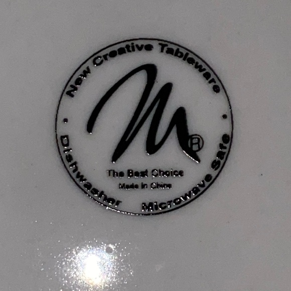 New Creations Tableware Holiday Snowman dinner plates. Sold individually - Picture 2 of 5